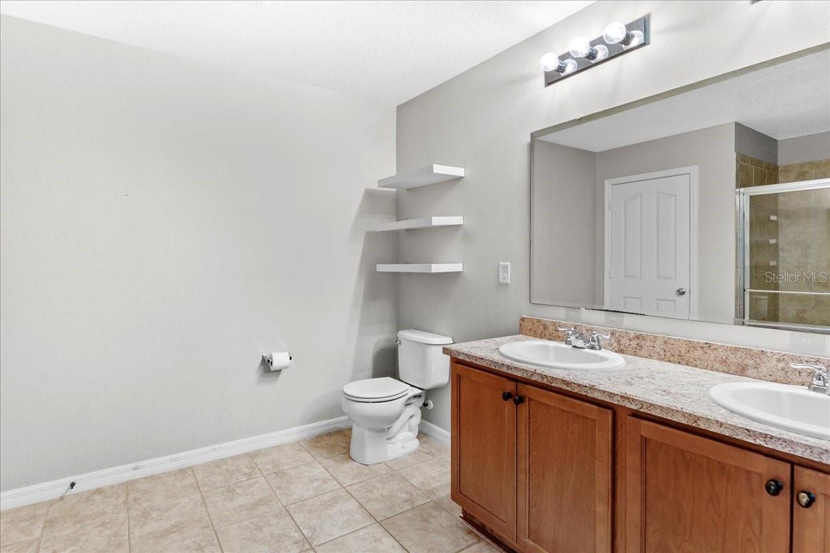 SHINGLE CRK RESERVE / OAKS PH 3 / SHINGLE CREEK - Residential Lease