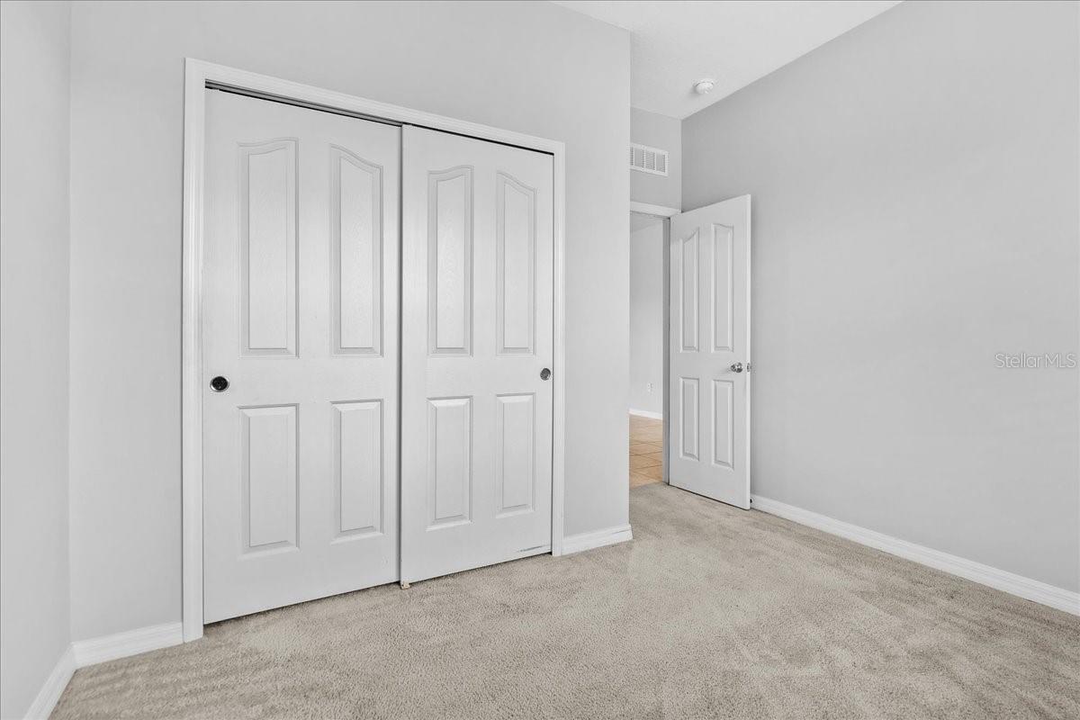 SHINGLE CRK RESERVE / OAKS PH 3 / SHINGLE CREEK - Residential Lease