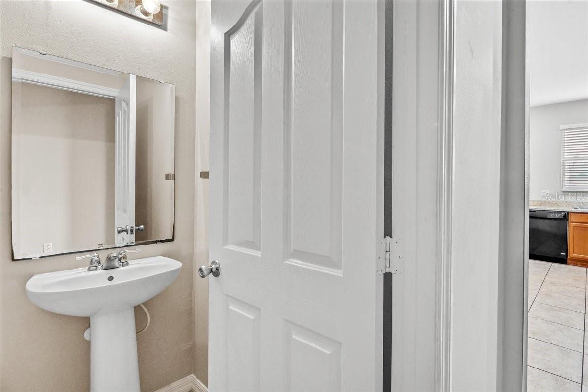 SHINGLE CRK RESERVE / OAKS PH 3 / SHINGLE CREEK - Residential Lease