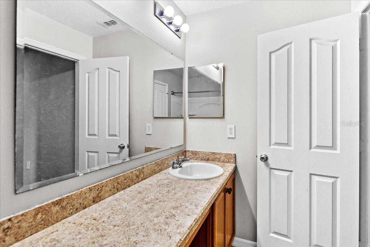 SHINGLE CRK RESERVE / OAKS PH 3 / SHINGLE CREEK - Residential Lease