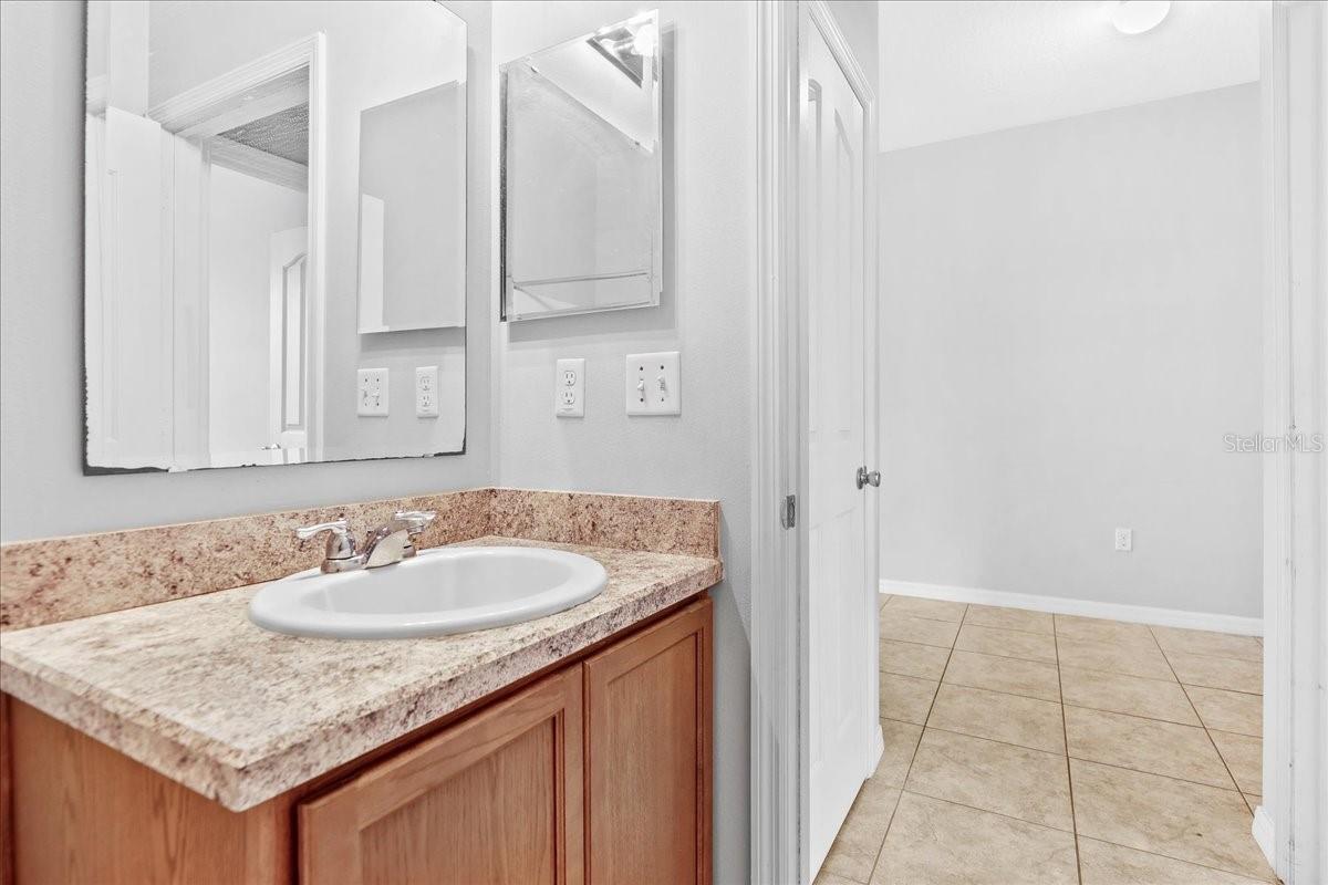 SHINGLE CRK RESERVE / OAKS PH 3 / SHINGLE CREEK - Residential Lease
