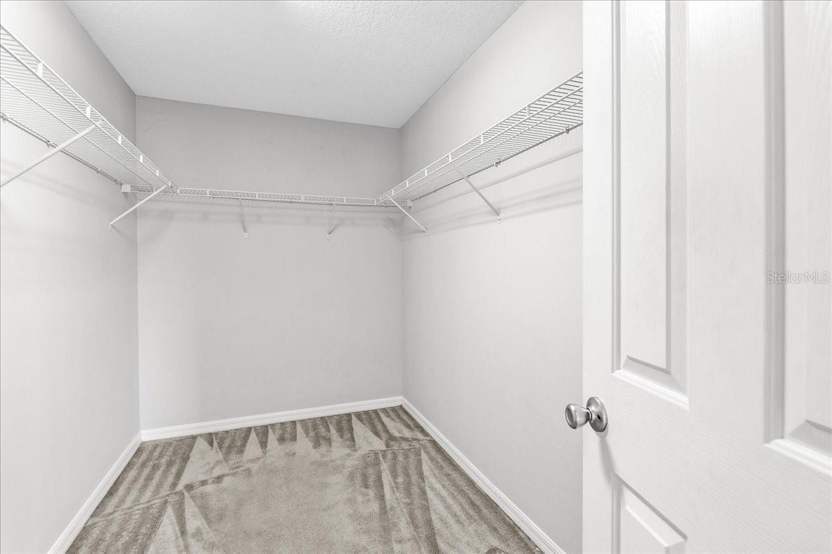 SHINGLE CRK RESERVE / OAKS PH 3 / SHINGLE CREEK - Residential Lease