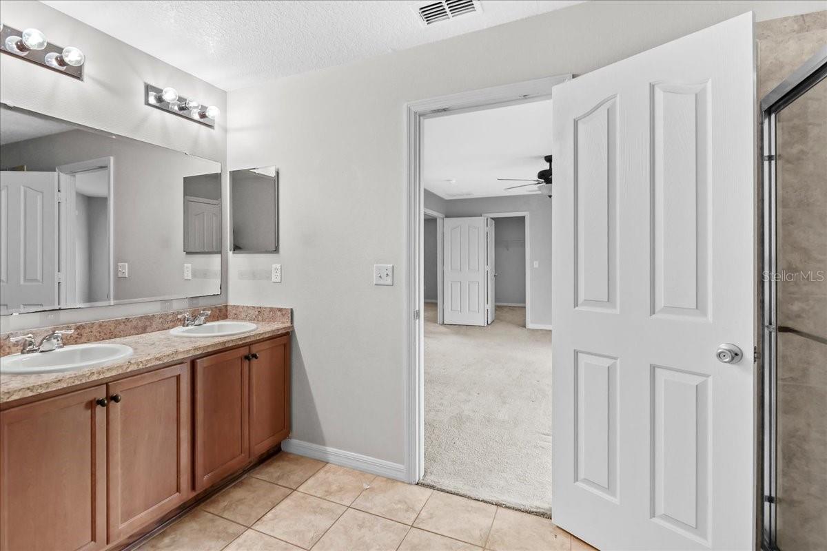 SHINGLE CRK RESERVE / OAKS PH 3 / SHINGLE CREEK - Residential Lease