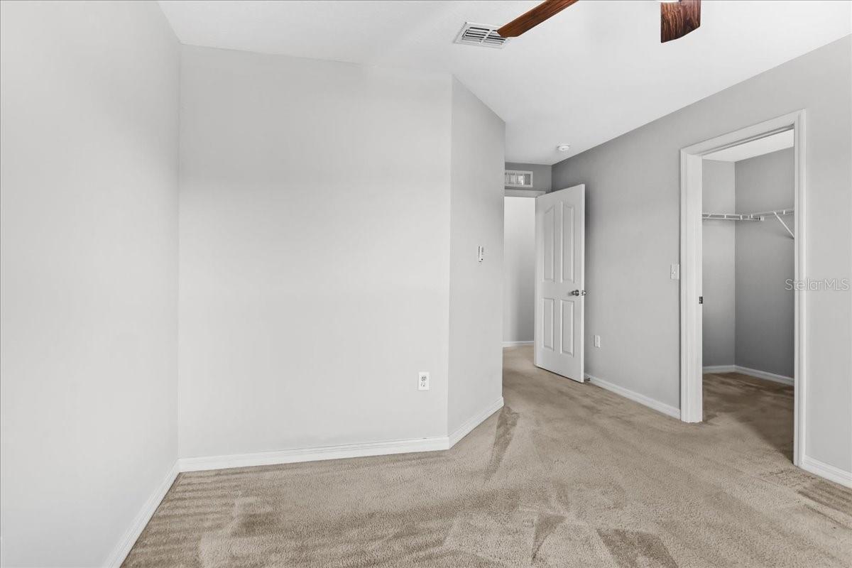 SHINGLE CRK RESERVE / OAKS PH 3 / SHINGLE CREEK - Residential Lease
