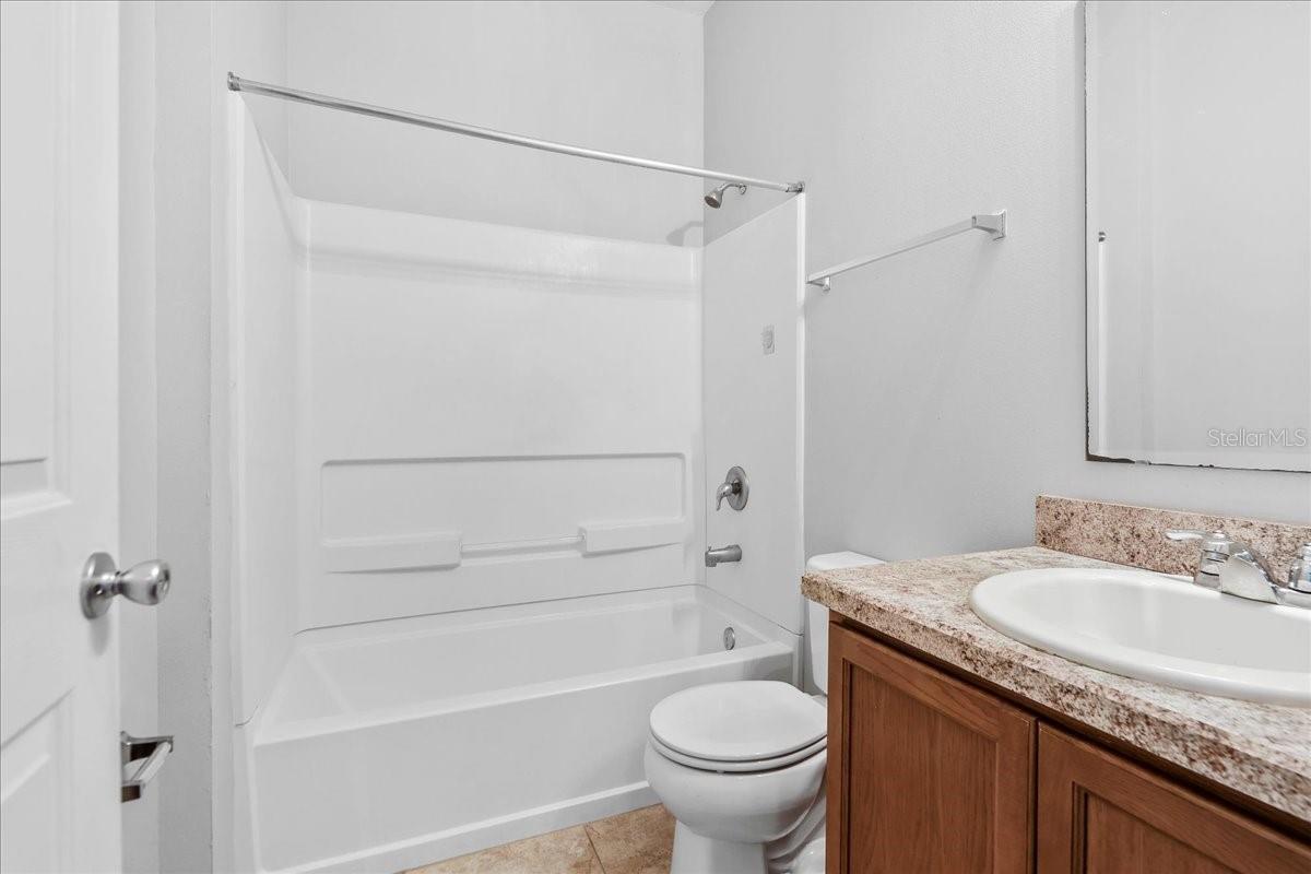 SHINGLE CRK RESERVE / OAKS PH 3 / SHINGLE CREEK - Residential Lease