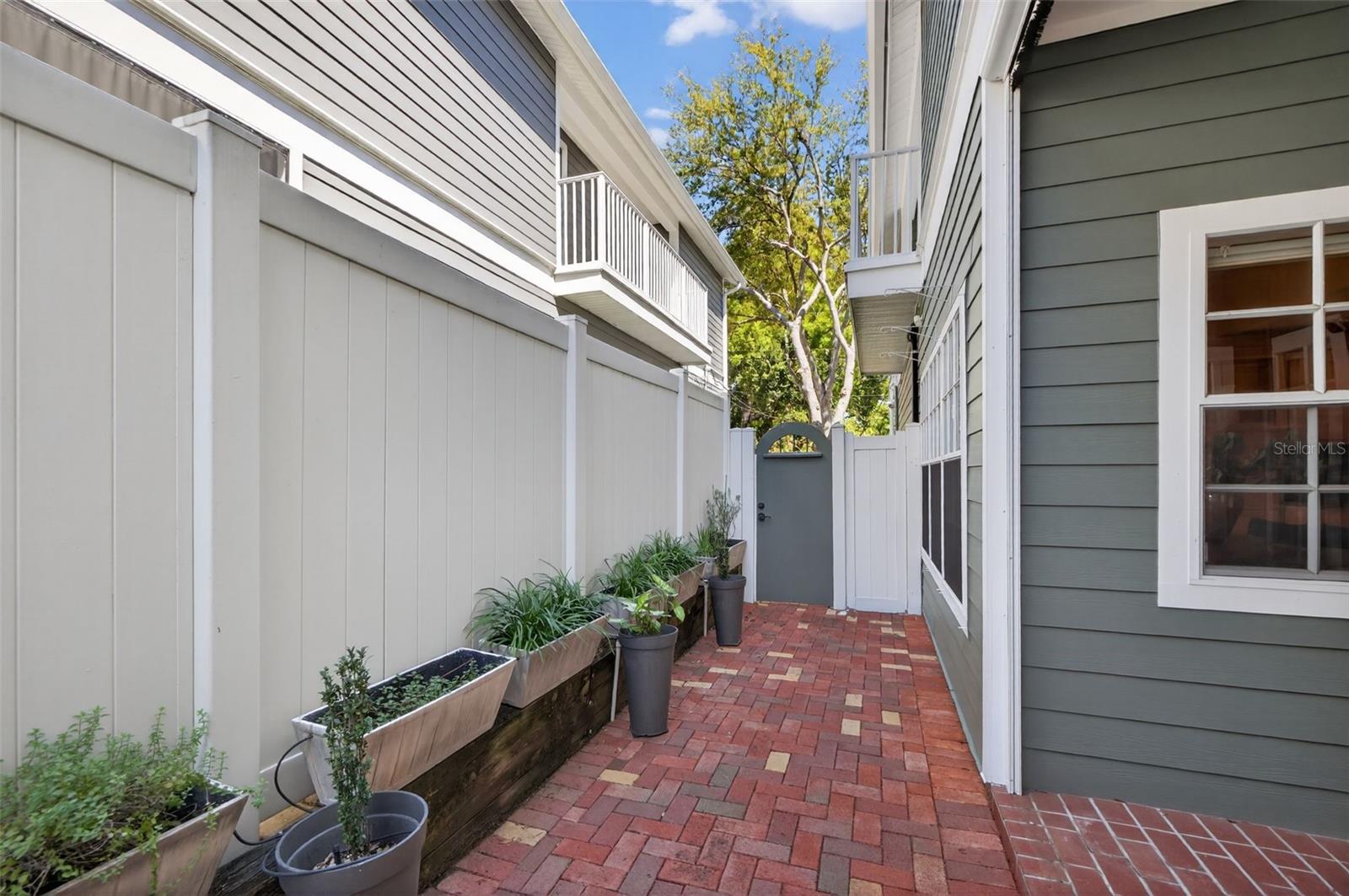 CRESCENT PARK HEIGHTS - Residential