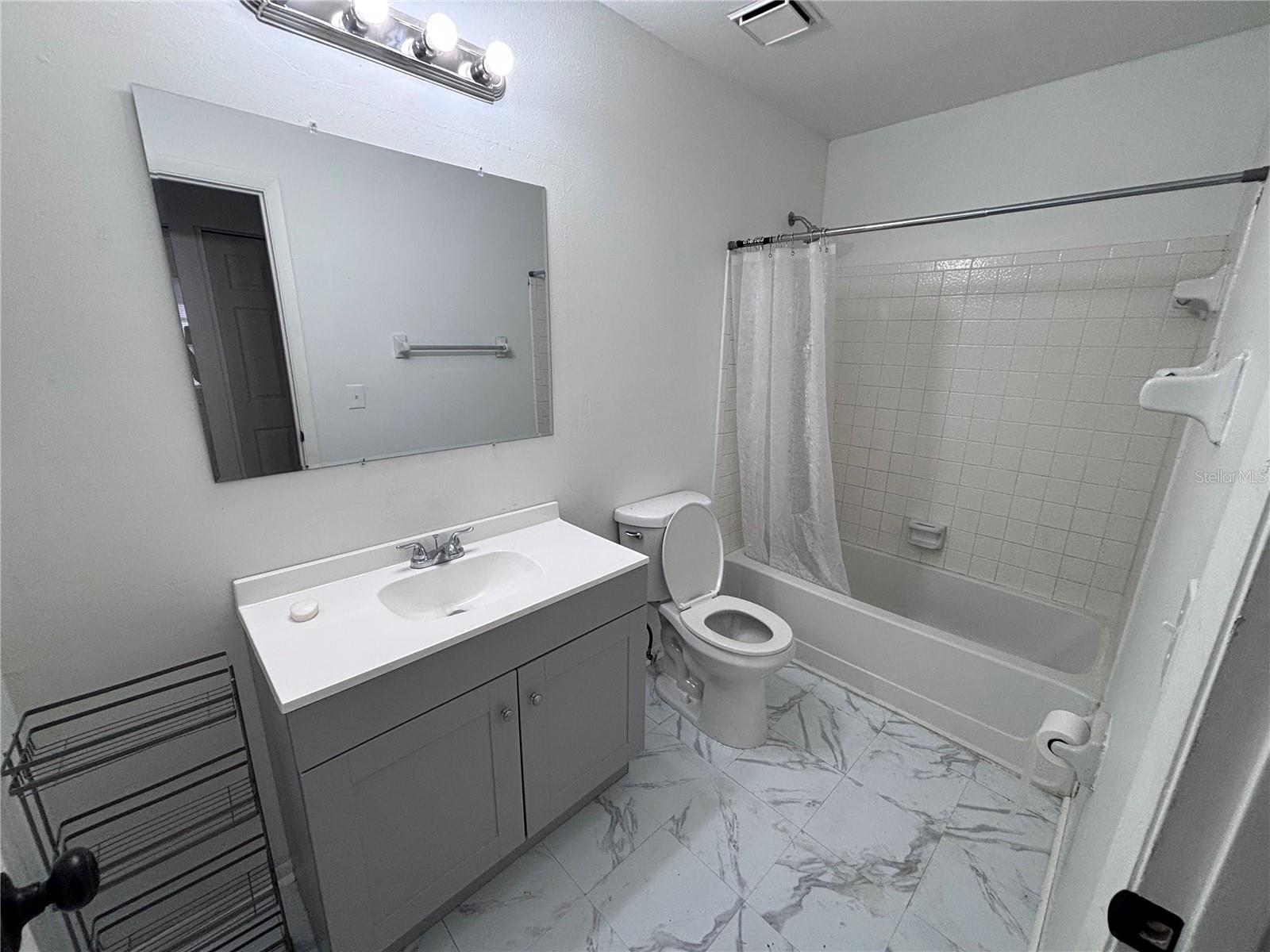 SILVER SPGS SHORES UN 28 - Residential Lease