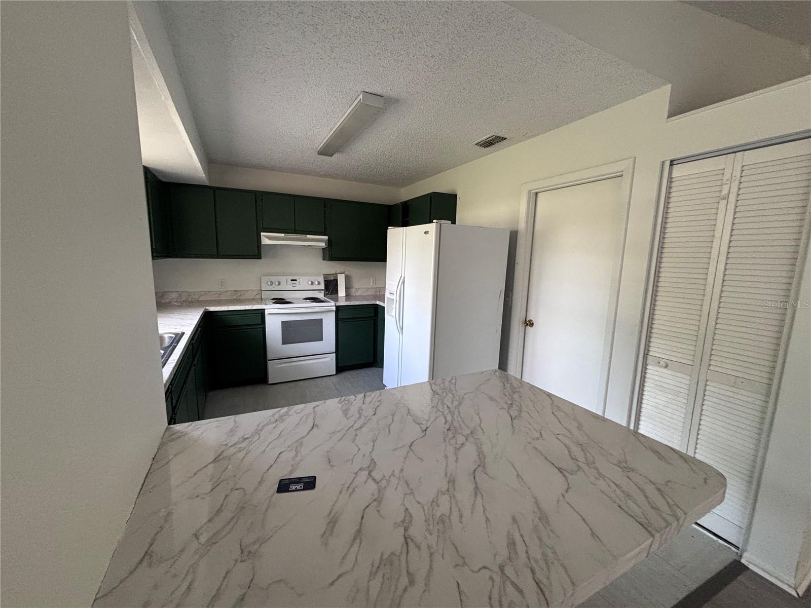 SILVER SPGS SHORES UN 28 - Residential Lease