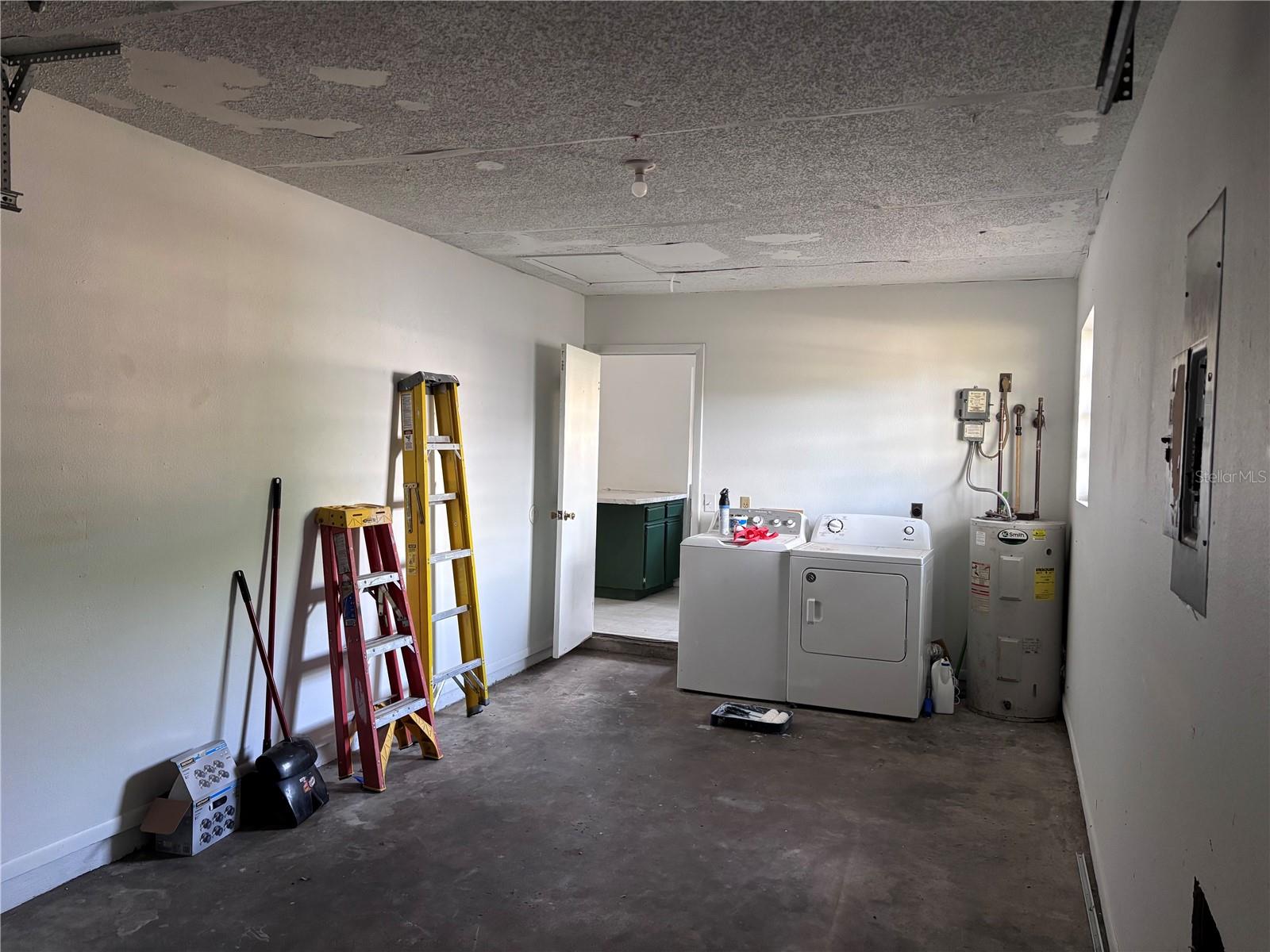 SILVER SPGS SHORES UN 28 - Residential Lease