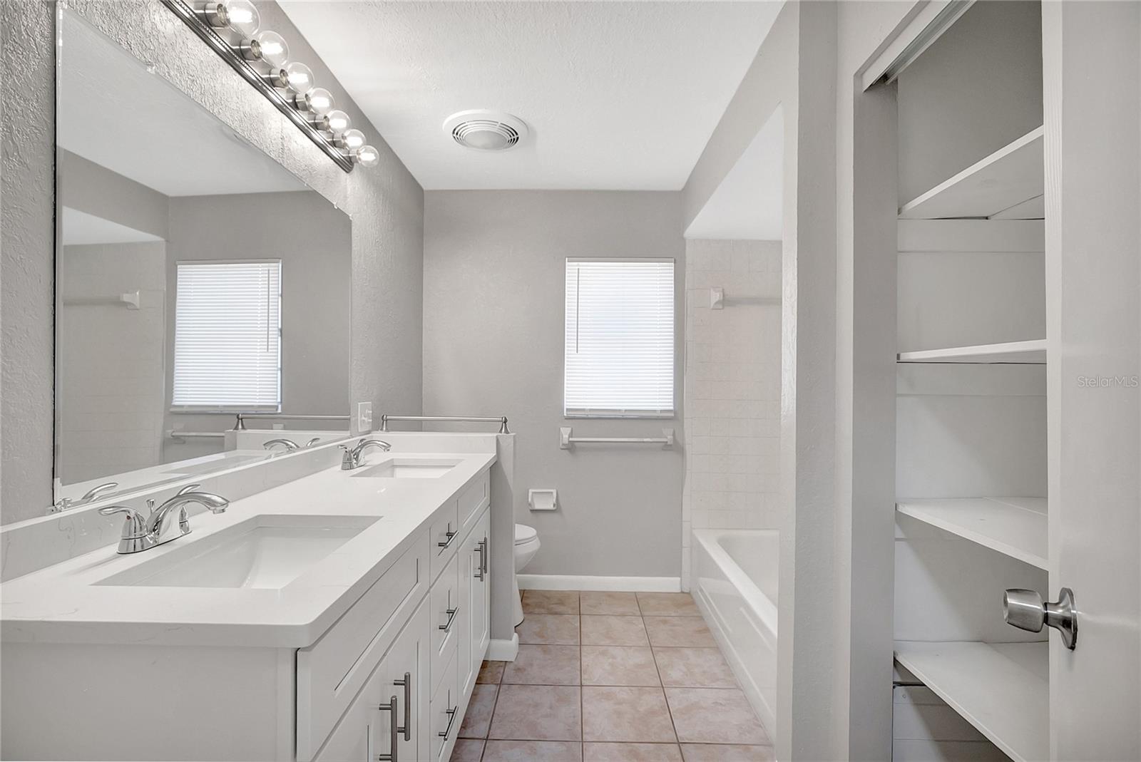 ROLLING MEADOWS - Residential