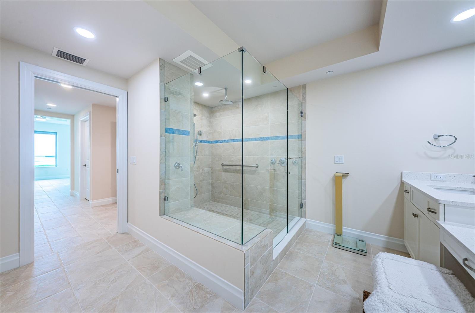 SUNSET POINTE AT COLLANY KEY III CONDO - Residential