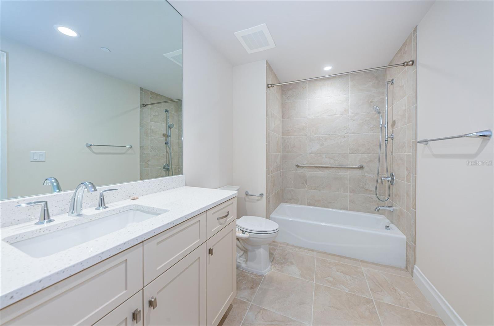 SUNSET POINTE AT COLLANY KEY III CONDO - Residential