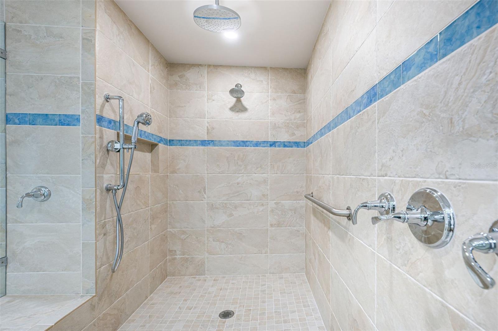 SUNSET POINTE AT COLLANY KEY III CONDO - Residential