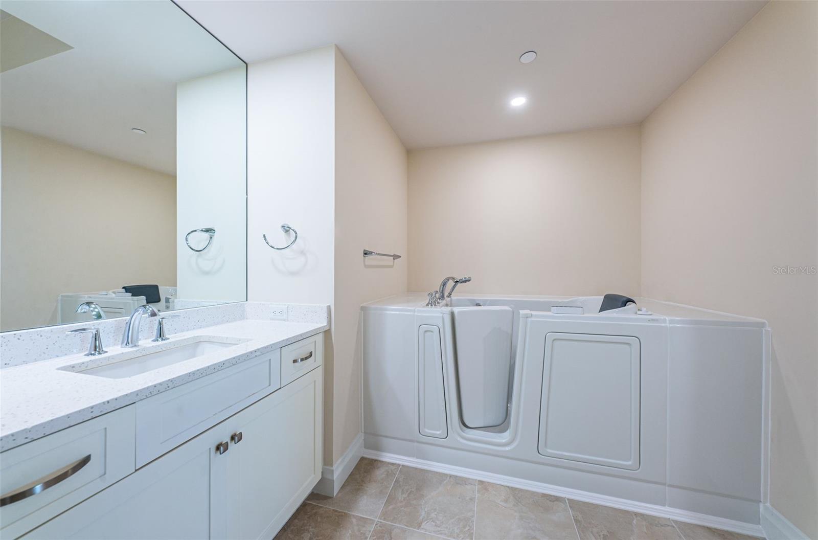 SUNSET POINTE AT COLLANY KEY III CONDO - Residential