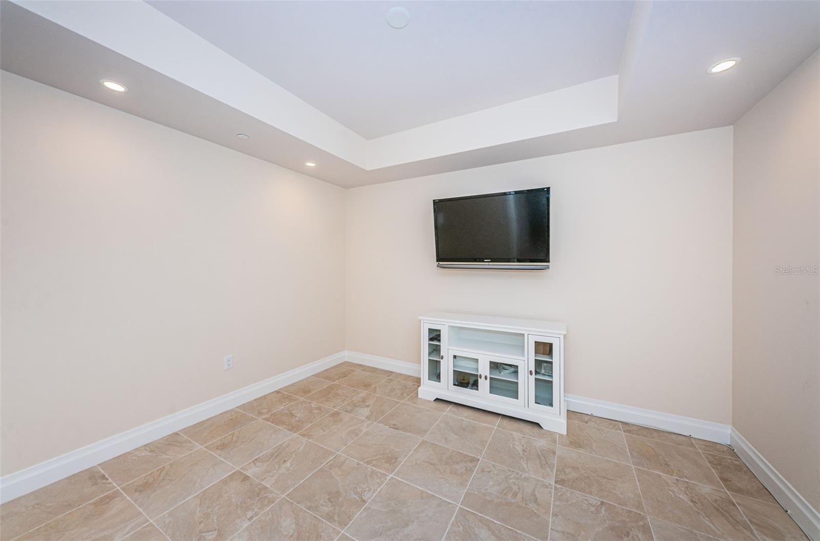 SUNSET POINTE AT COLLANY KEY III CONDO - Residential