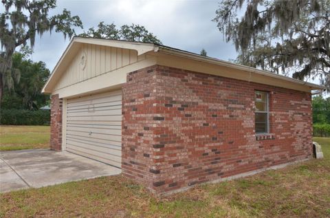 A home in AUBURNDALE