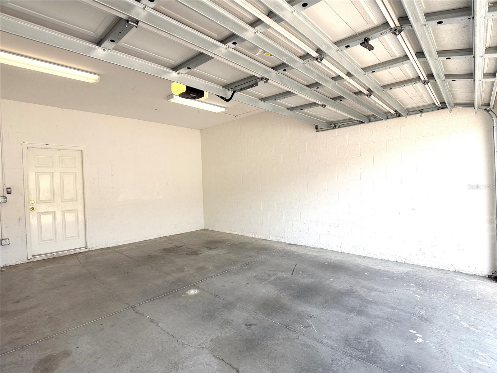 SIGNATURE LAKES - PARCEL 1C - Residential Lease