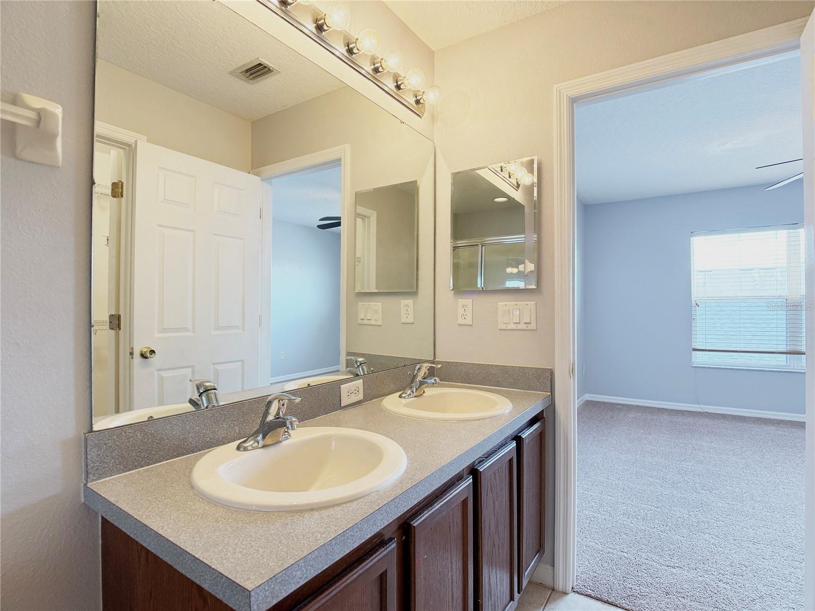 SIGNATURE LAKES - PARCEL 1C - Residential Lease