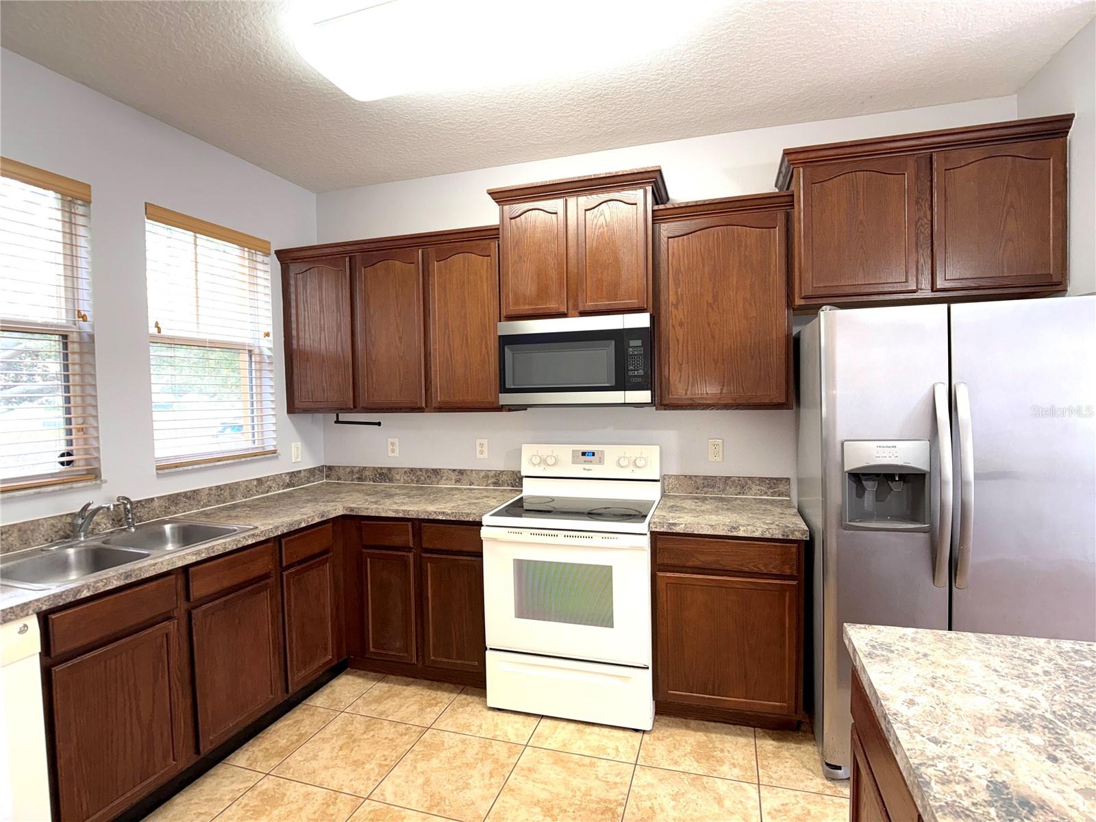 SIGNATURE LAKES - PARCEL 1C - Residential Lease