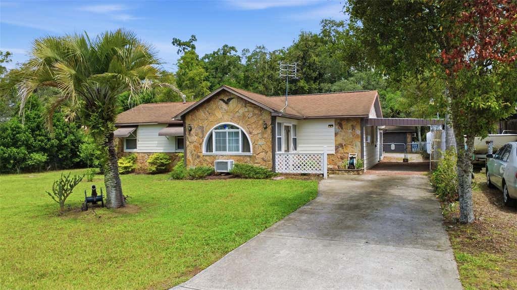 Photo of 324 Riviera Drive, Debary, FL 32713 (MLS # G5116913)