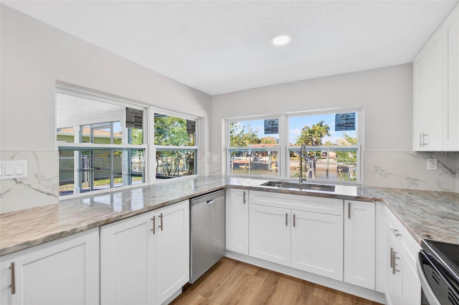 FLOR A MAR - Residential