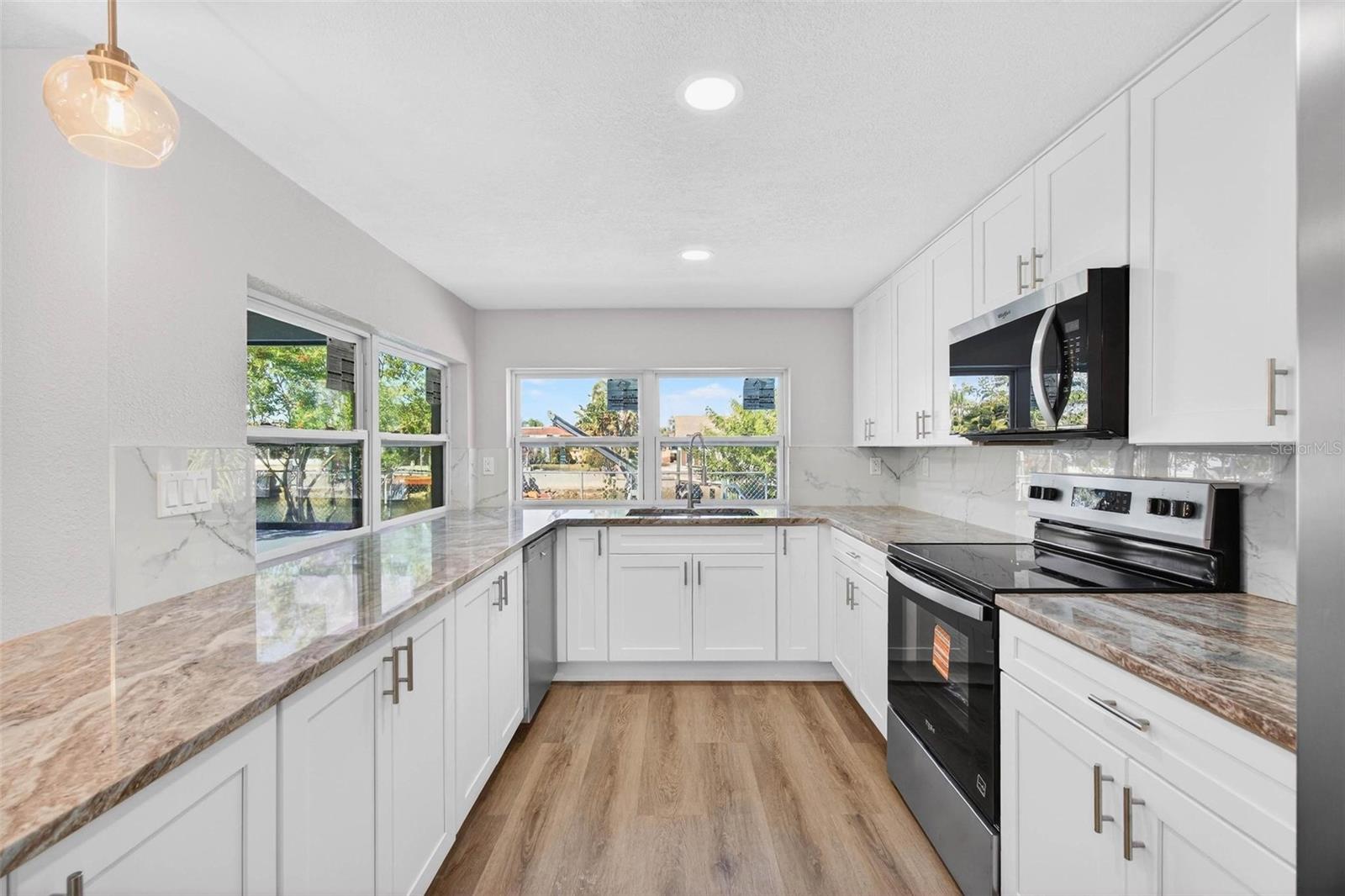 FLOR A MAR - Residential