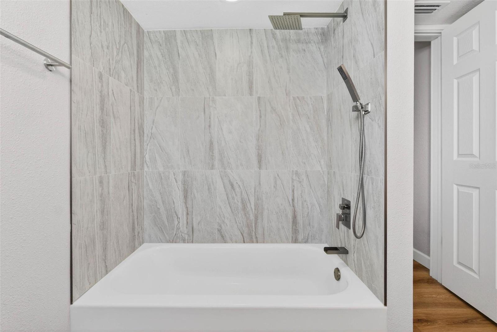 FLOR A MAR - Residential