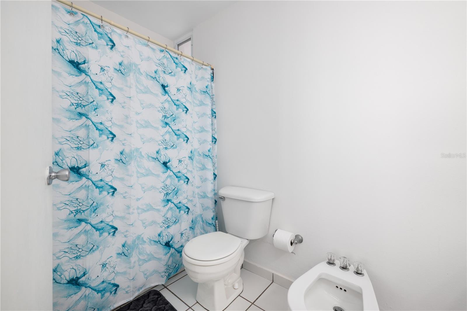 CONDOMINIO COSTA ESMERALDA - Residential