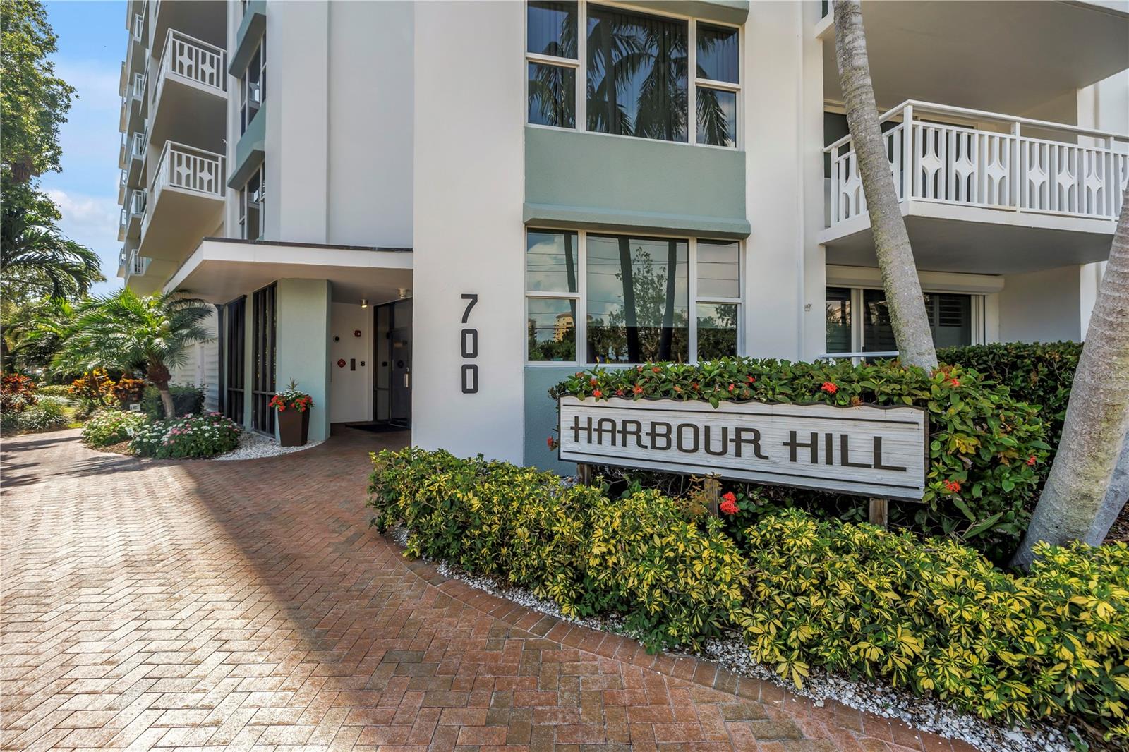 700 BEACH DRIVE NE 708