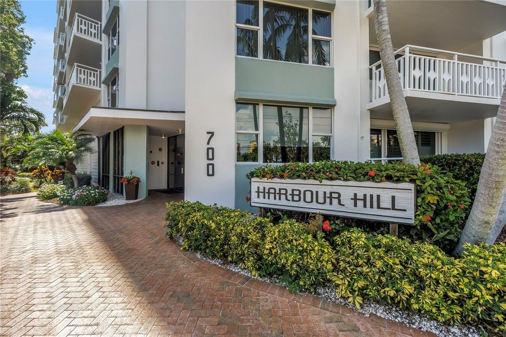 Photo of 700 Beach Drive NE #708, St Petersburg, FL 33701 (MLS # TB8499821)