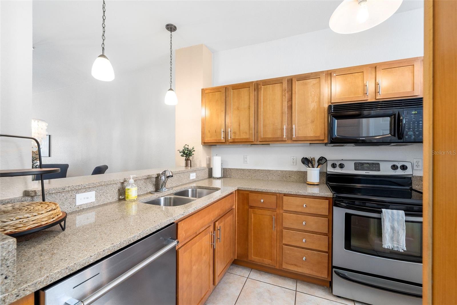 GRANTWOOD CONDO PH III - Residential