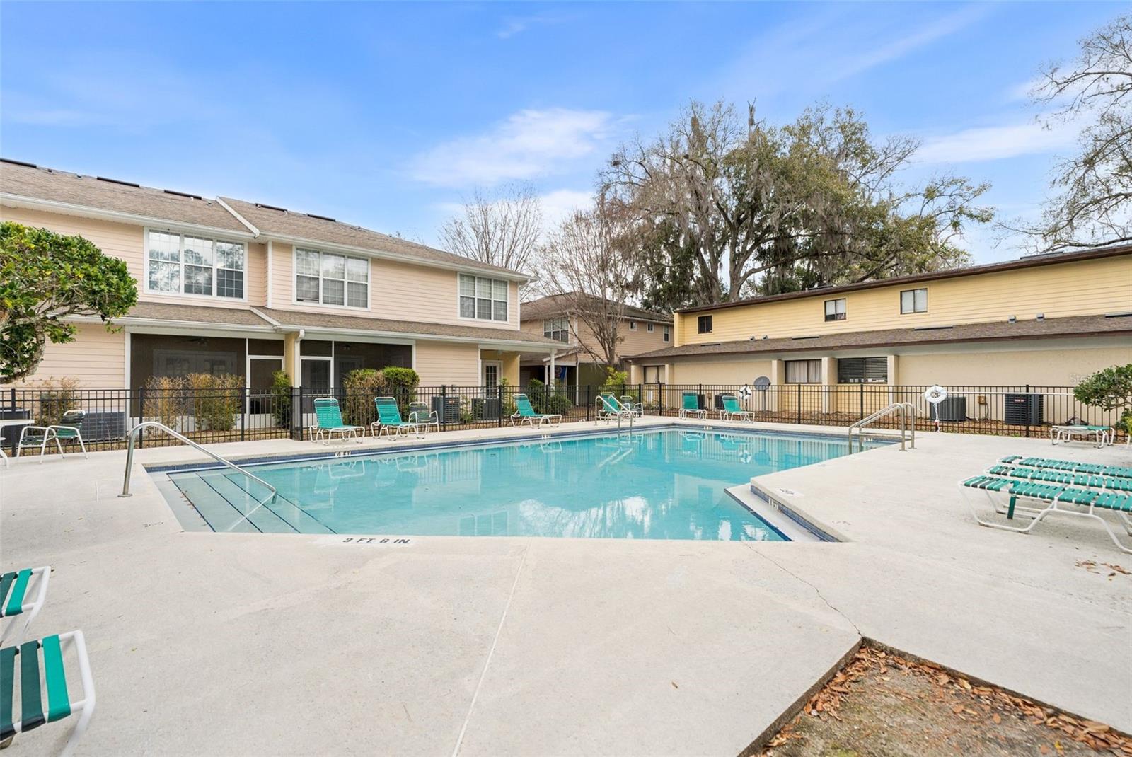 GRANTWOOD CONDO PH III - Residential