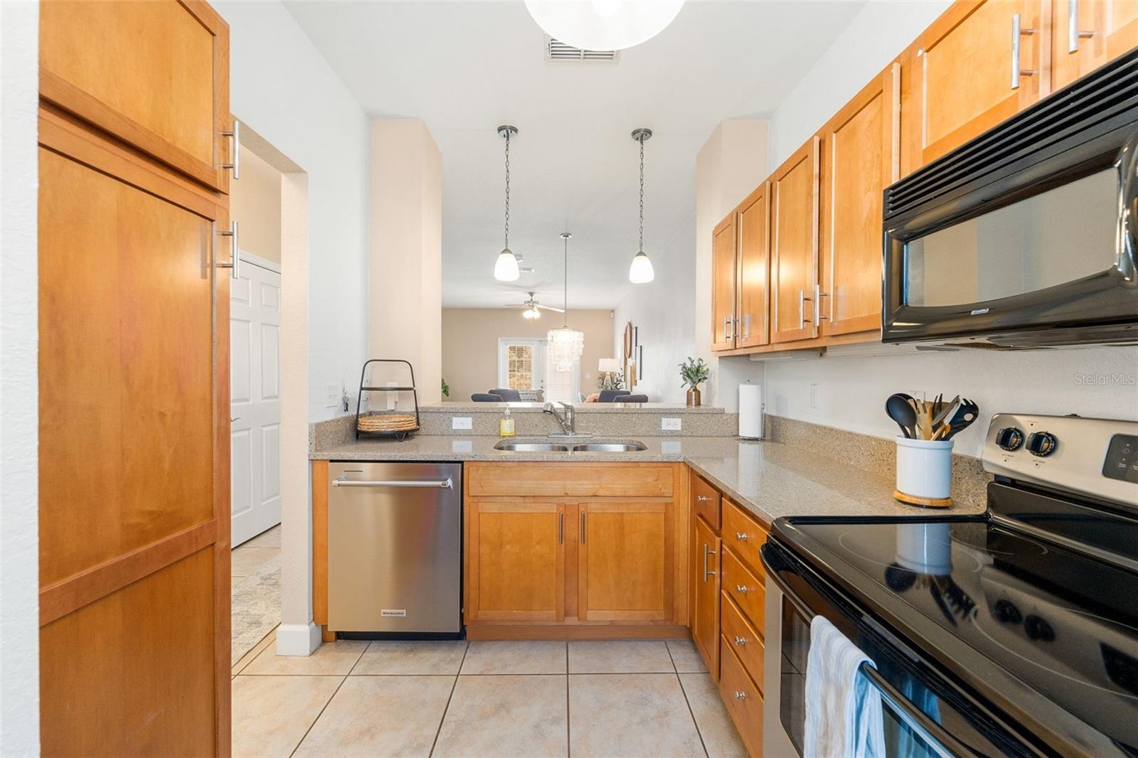 GRANTWOOD CONDO PH III - Residential