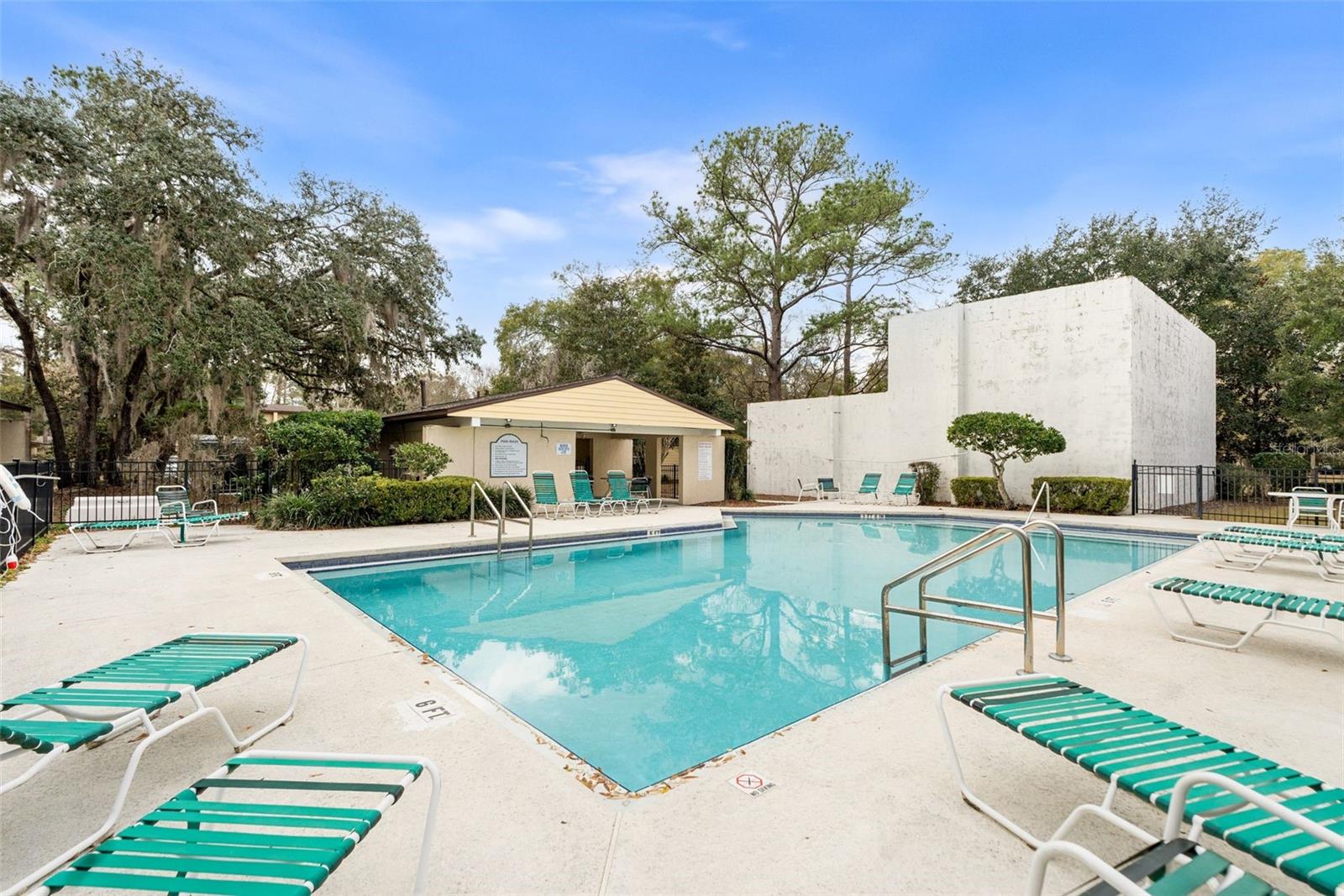 GRANTWOOD CONDO PH III - Residential