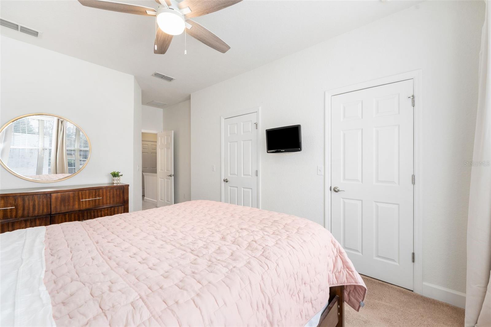 GRANTWOOD CONDO PH III - Residential