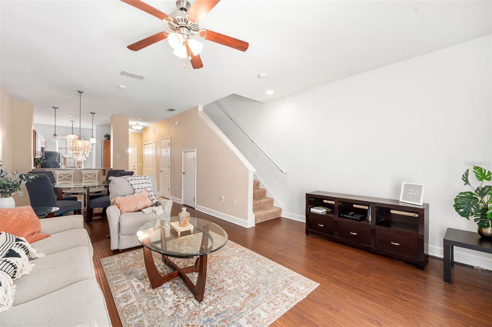 GRANTWOOD CONDO PH III - Residential