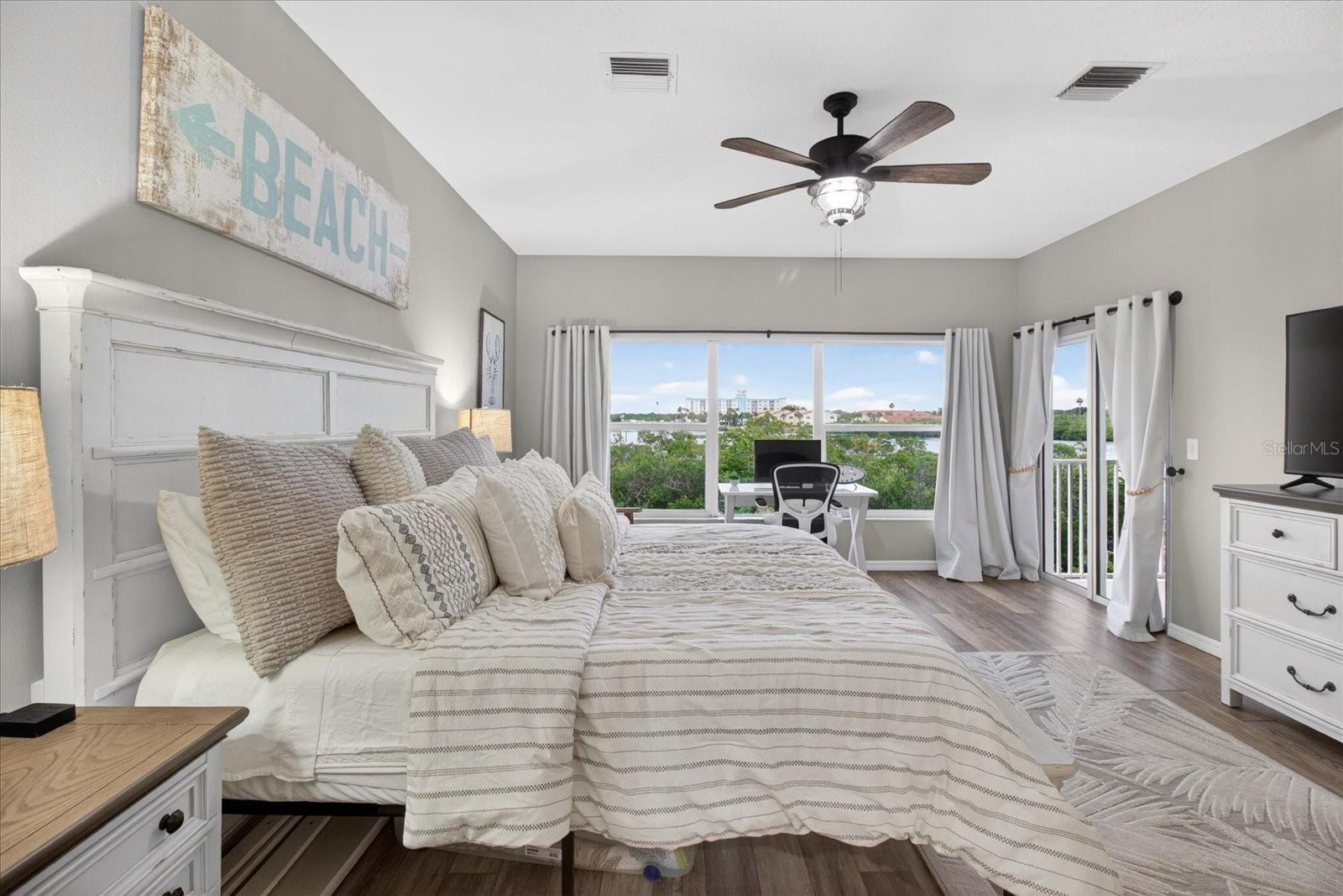 MARINERS POINTE OF INDIAN SHORES CONDO - Residential