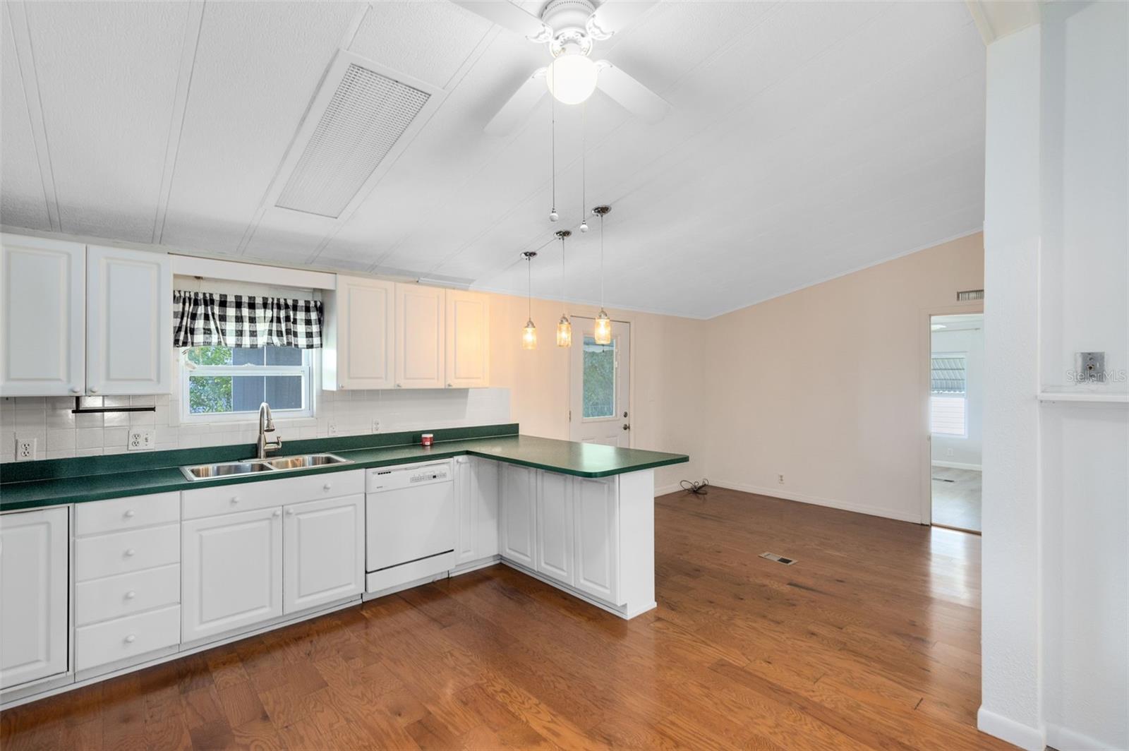 TWIN LAKES RANCHETTES - Residential