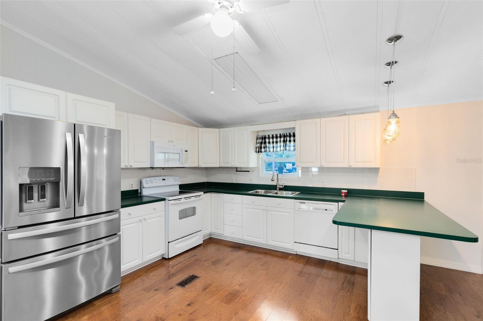 TWIN LAKES RANCHETTES - Residential