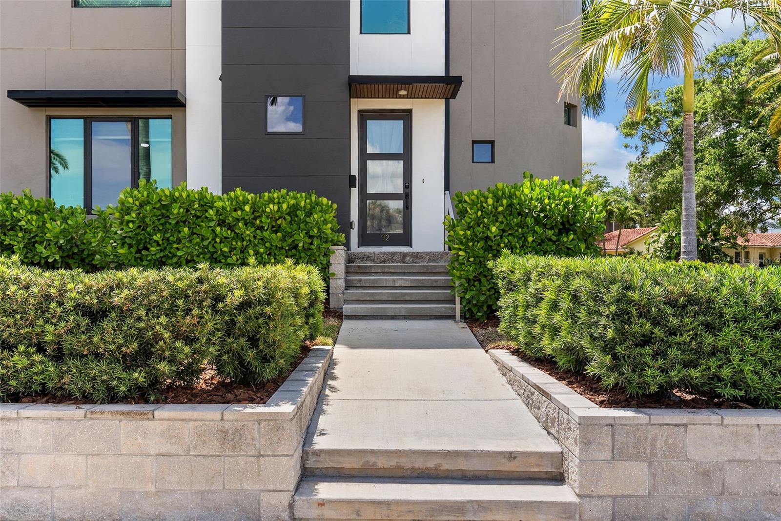 92 W DAVIS BOULEVARD