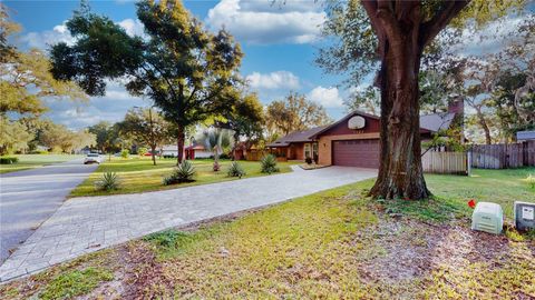 A home in LAKELAND