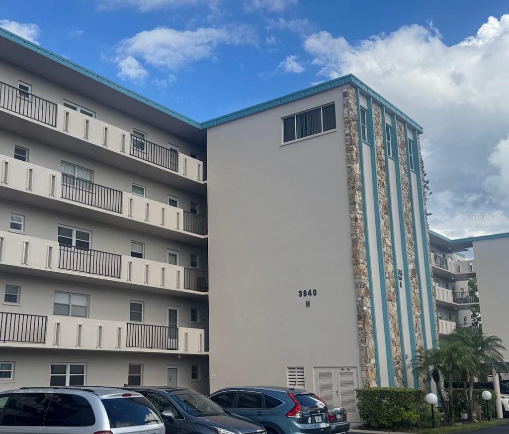 Photo of 3840 Ironwood Lane #506H, Bradenton, FL 34209 (MLS # A4668170)