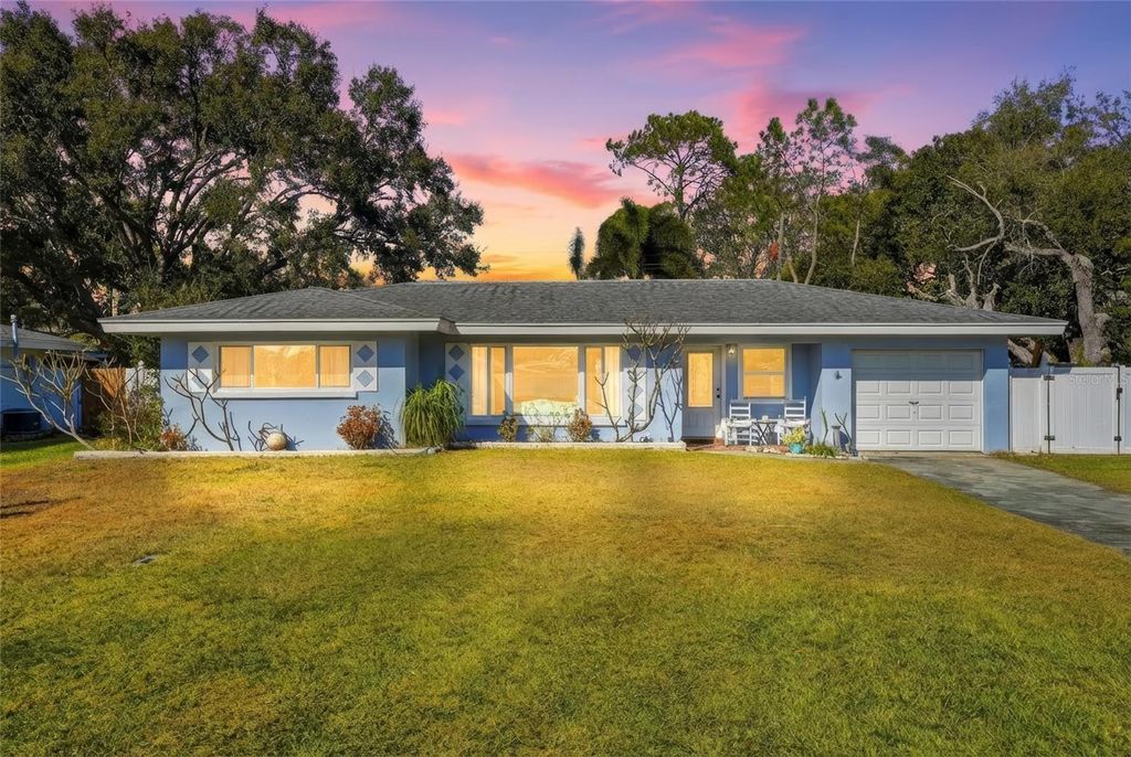 Photo of 2601 Oakwood Drive, Largo, FL 33771 (MLS # TB8474894)