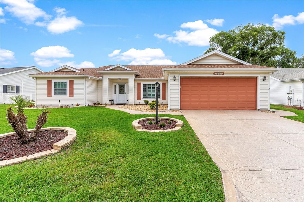 Photo of 25093 Riverwalk Drive, Leesburg, FL 34748 (MLS # G5112358)