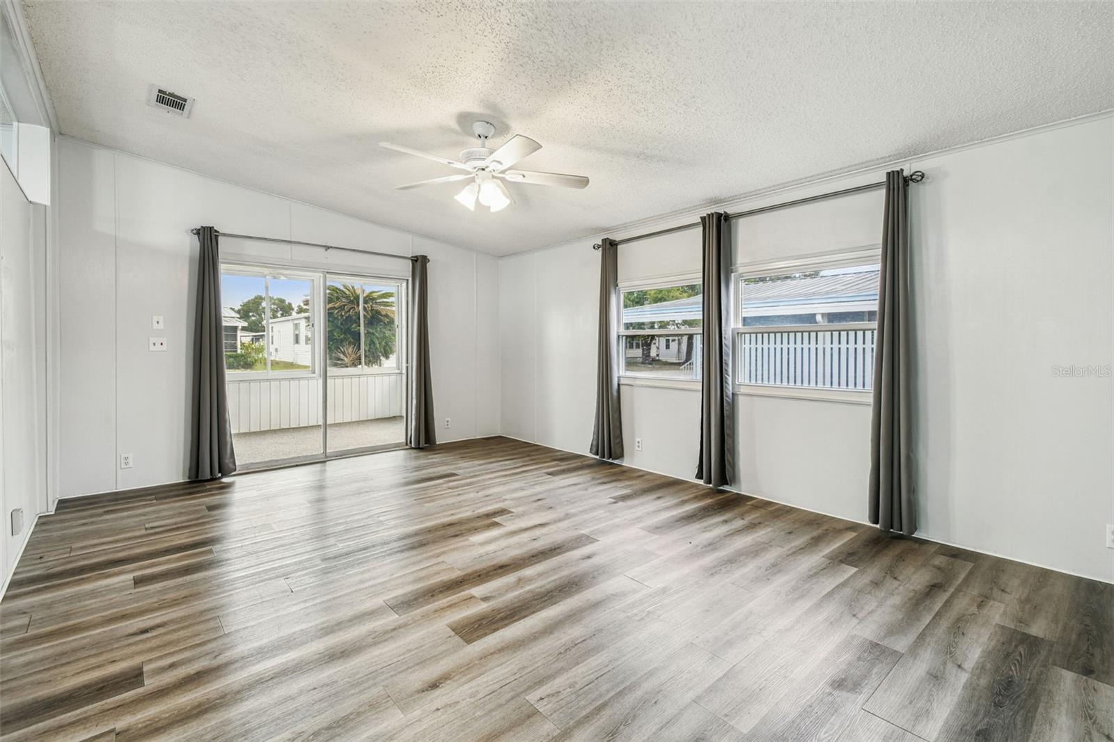 FOXWOOD LAKE ESTATES - Residential