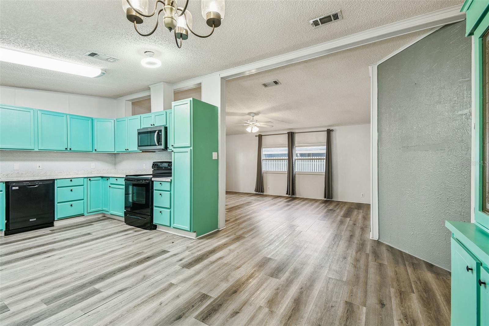 FOXWOOD LAKE ESTATES - Residential