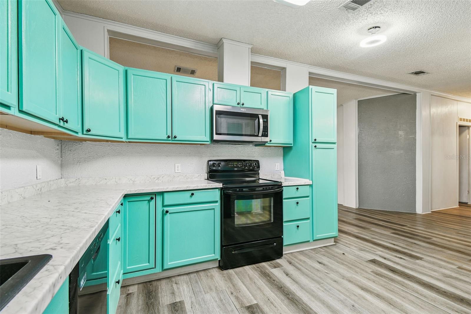 FOXWOOD LAKE ESTATES - Residential