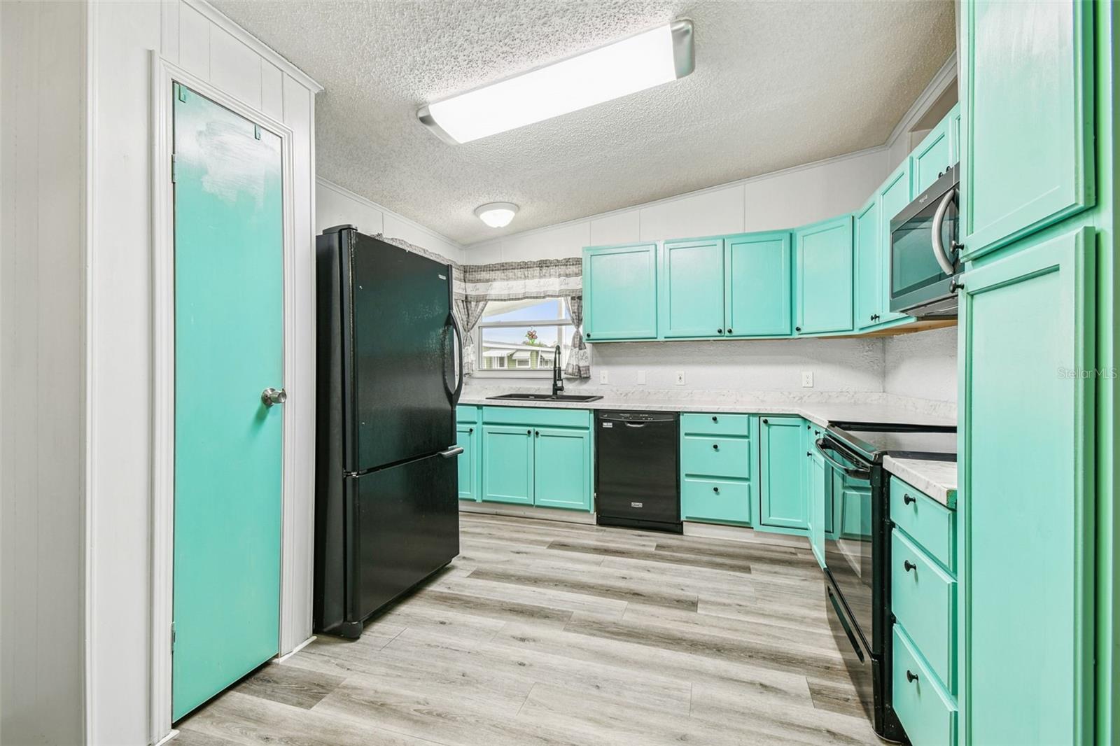 FOXWOOD LAKE ESTATES - Residential