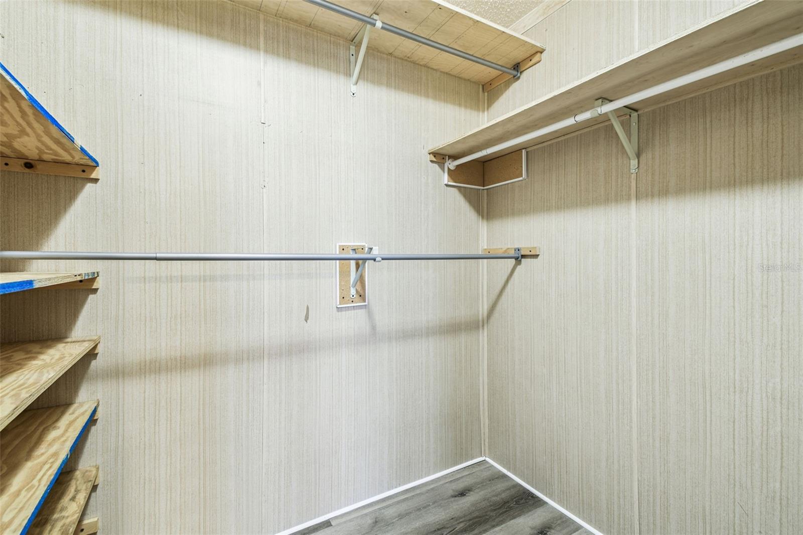 FOXWOOD LAKE ESTATES - Residential