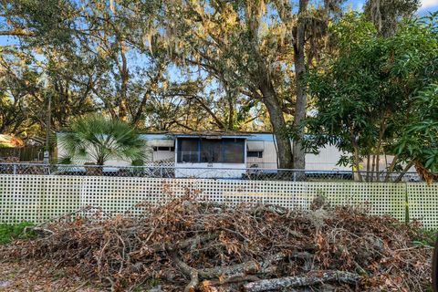 A home in LAKELAND